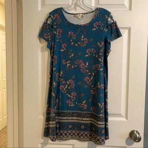 Floral print dress with sleeve detail